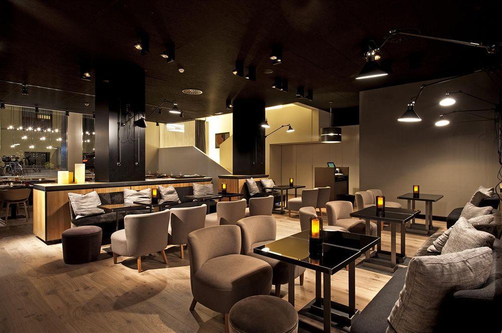 Grand Hotel Central, Small Luxury Hotels Barcelona Restoran gambar The interior of the lounge