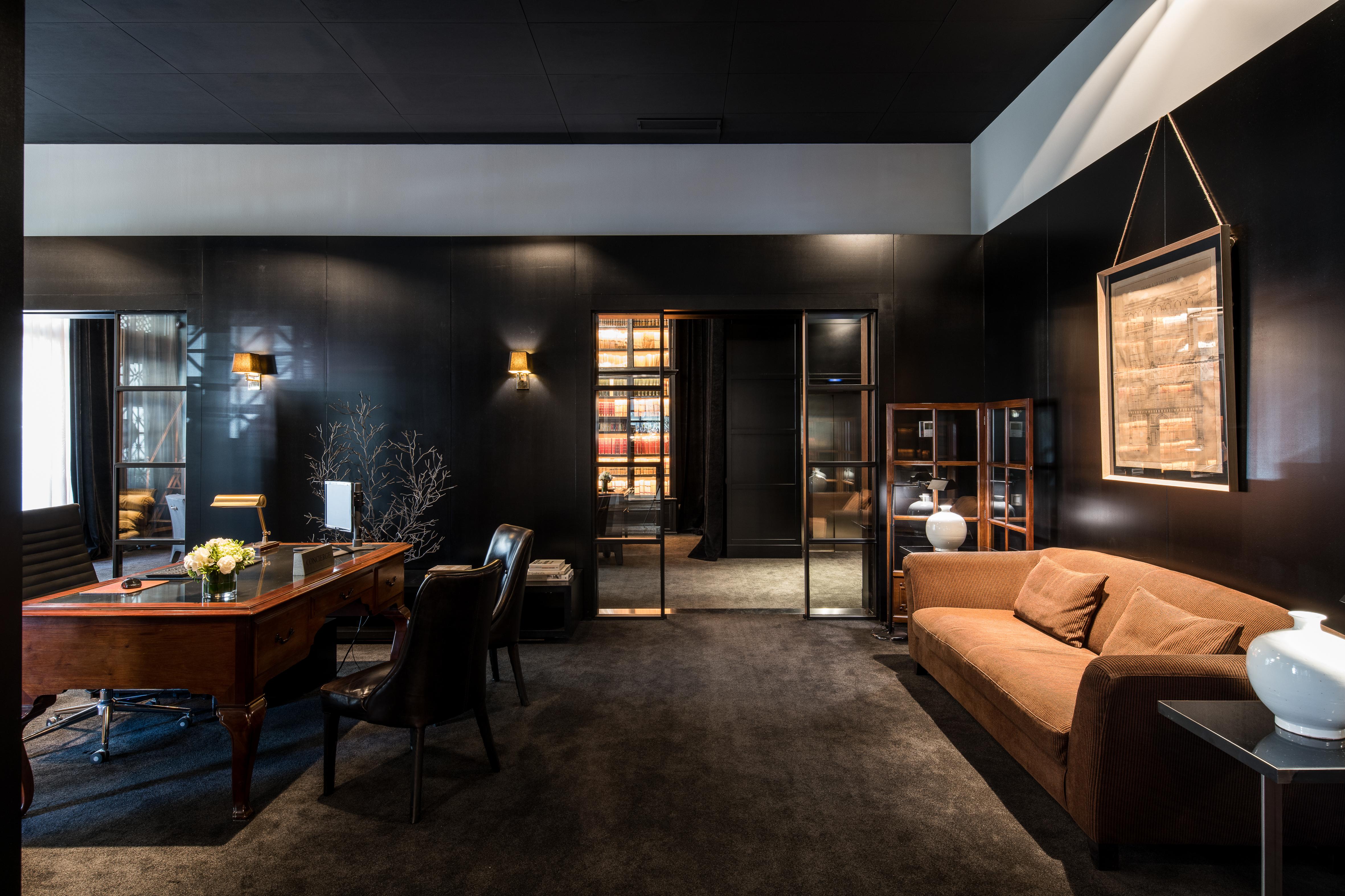 Grand Hotel Central, Small Luxury Hotels Barcelona Luaran gambar The Library at The Ivy