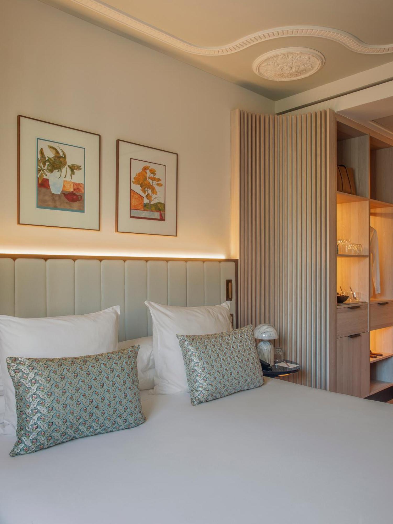 Grand Hotel Central, Small Luxury Hotels Barcelona Luaran gambar A bedroom at the hotel