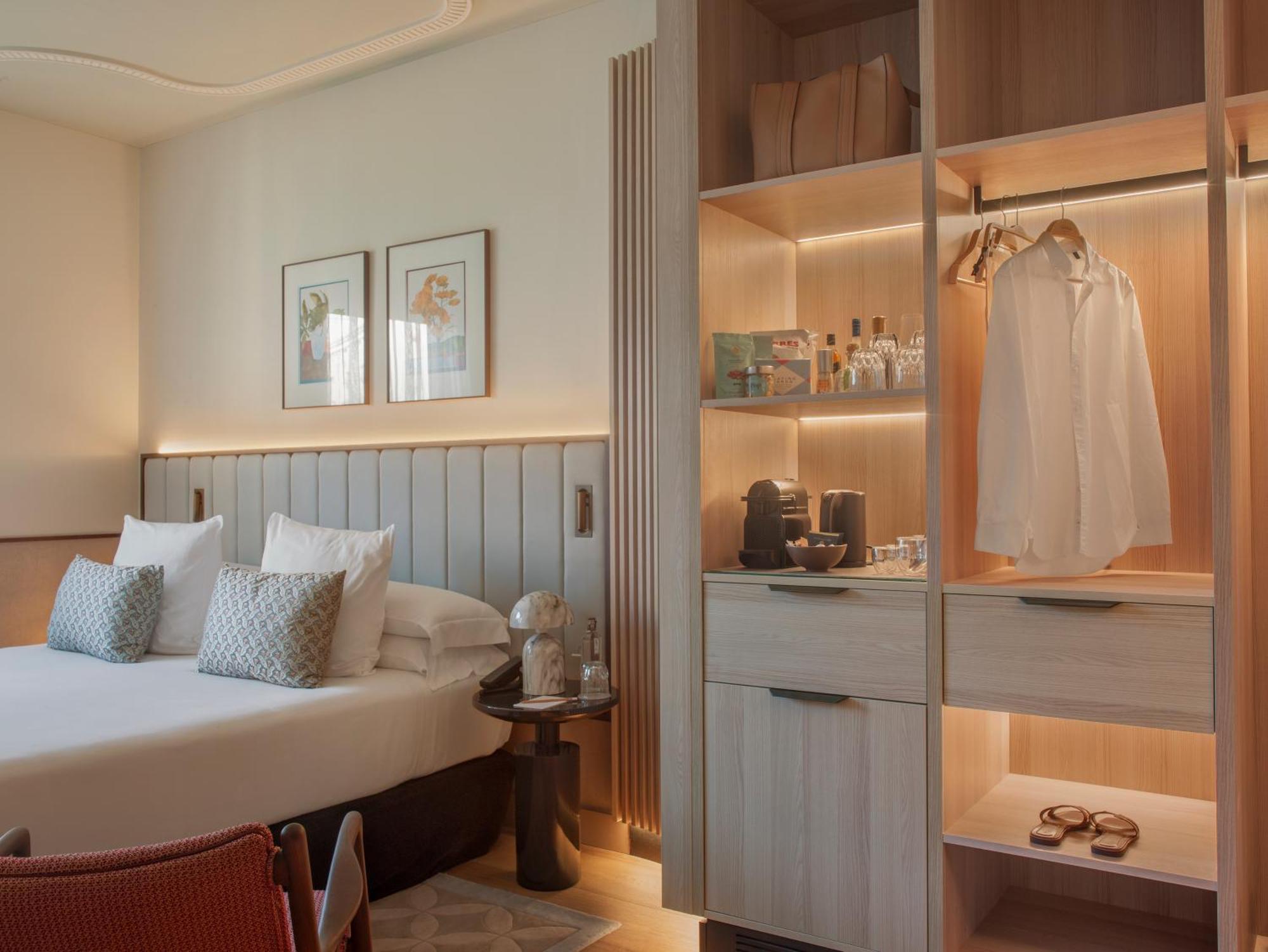 Grand Hotel Central, Small Luxury Hotels Barcelona Luaran gambar A bedroom at the hotel