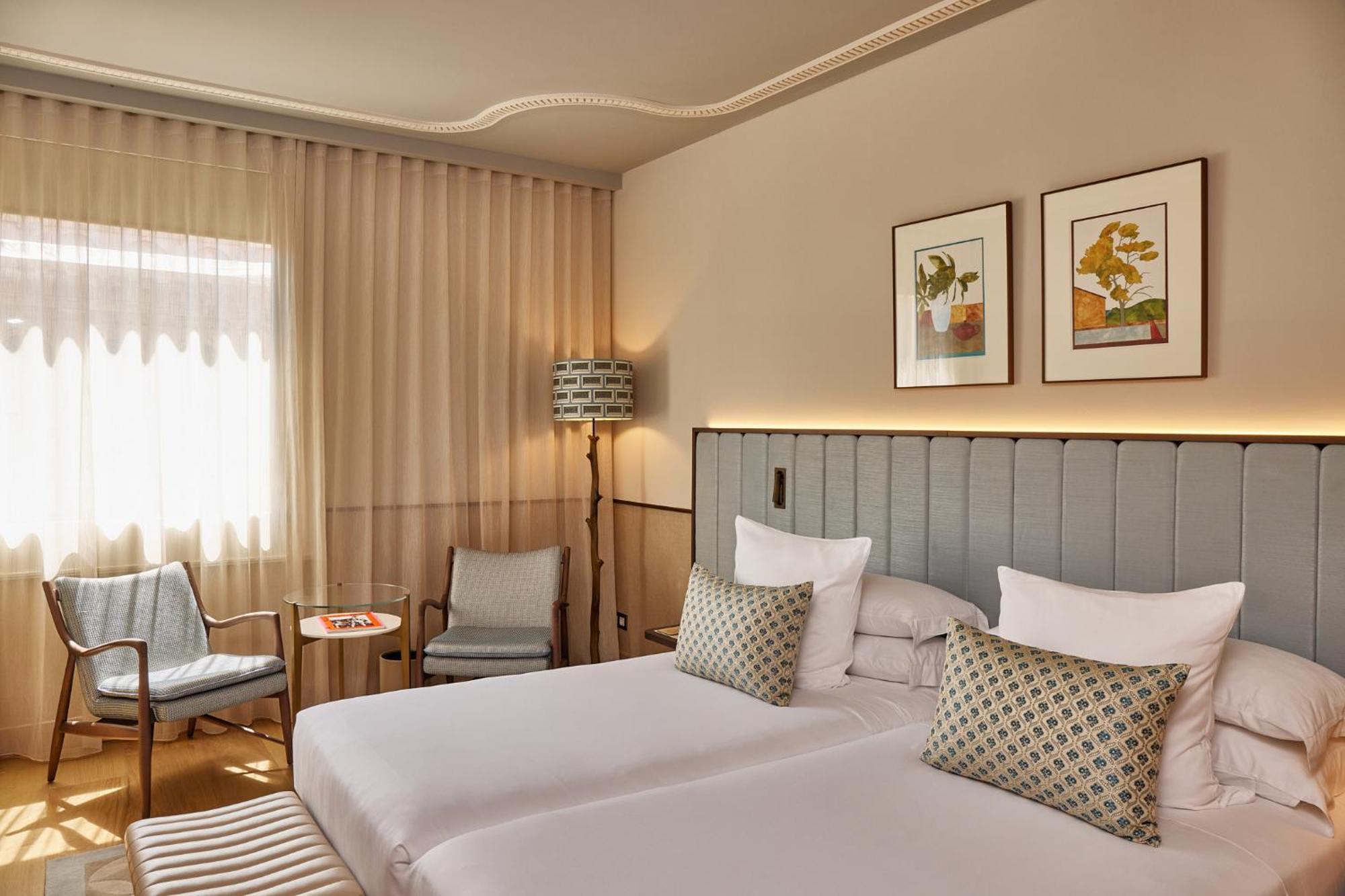 Grand Hotel Central, Small Luxury Hotels Barcelona Luaran gambar A room at the hotel