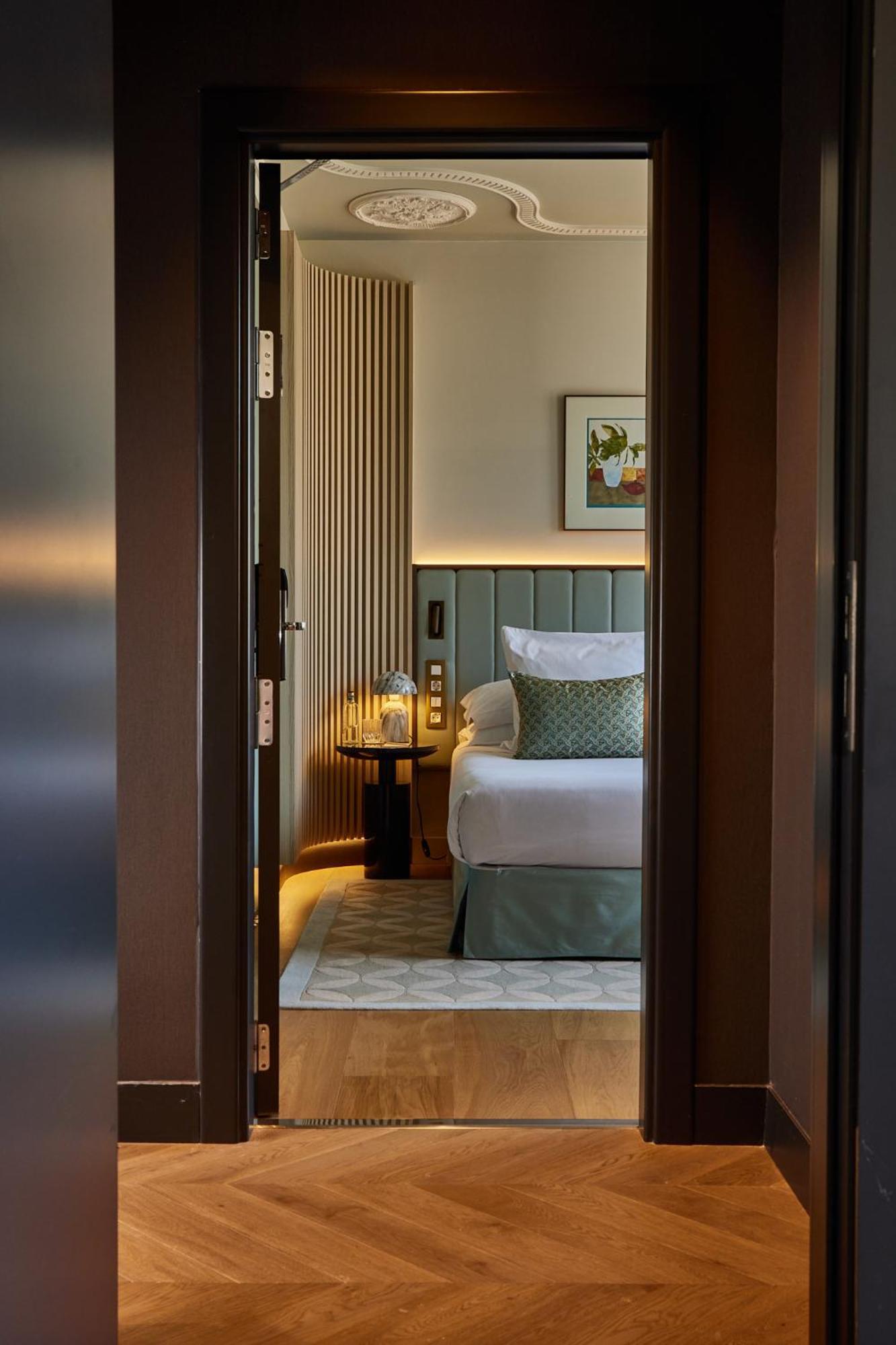 Grand Hotel Central, Small Luxury Hotels Barcelona Luaran gambar A bedroom at the hotel