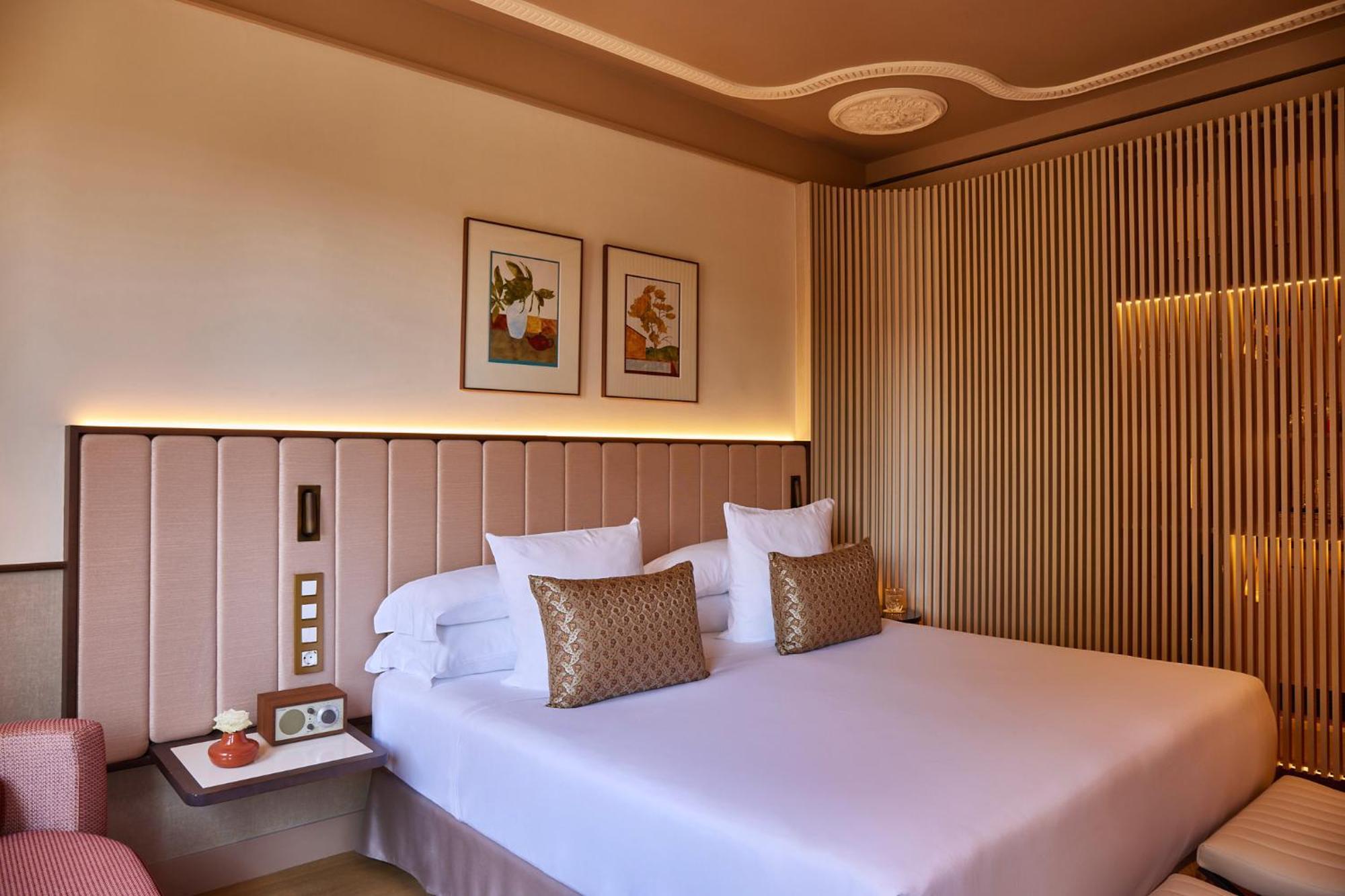 Grand Hotel Central, Small Luxury Hotels Barcelona Luaran gambar A room at the hotel