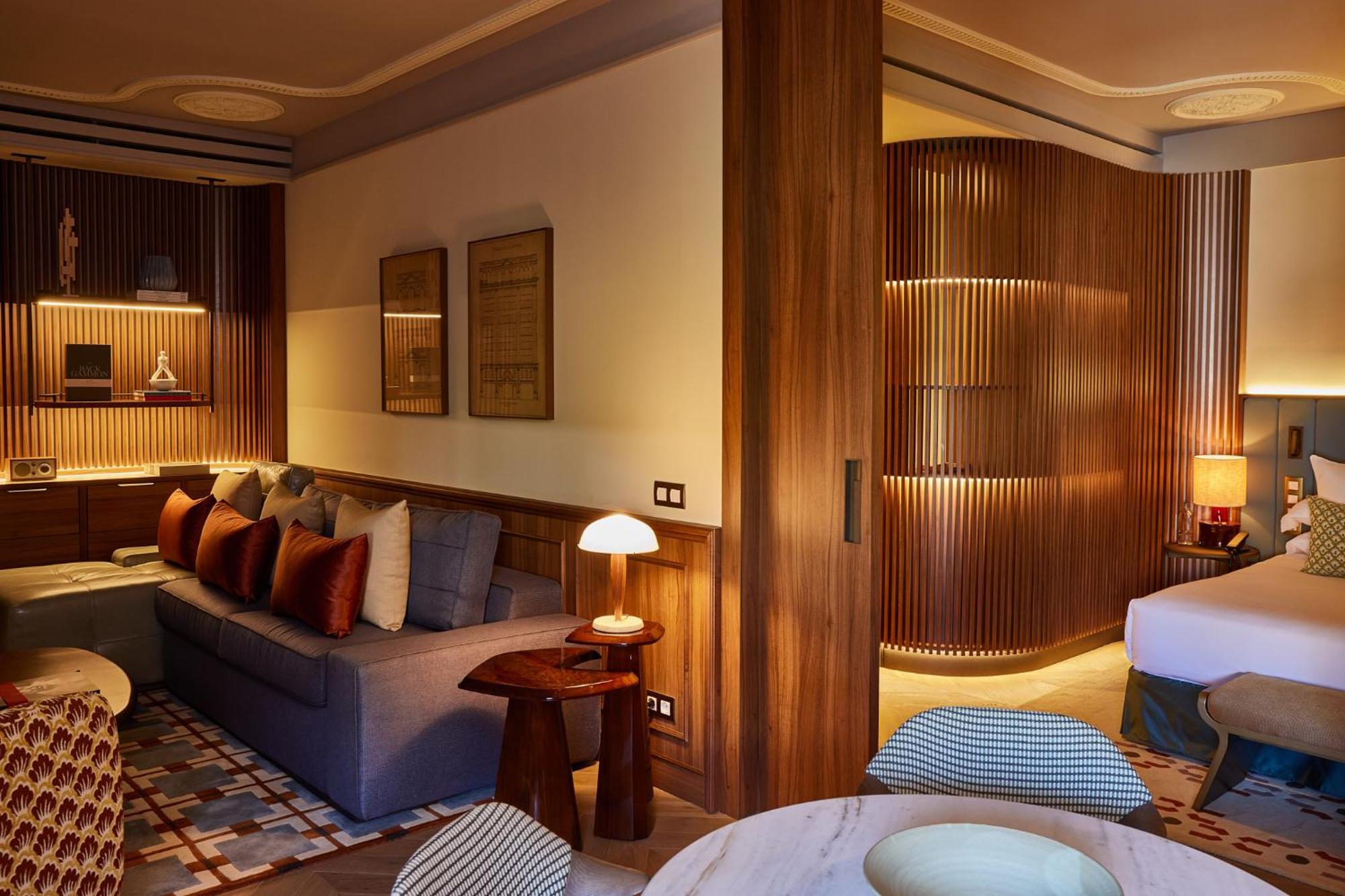 Grand Hotel Central, Small Luxury Hotels Barcelona Luaran gambar A suite at the hotel