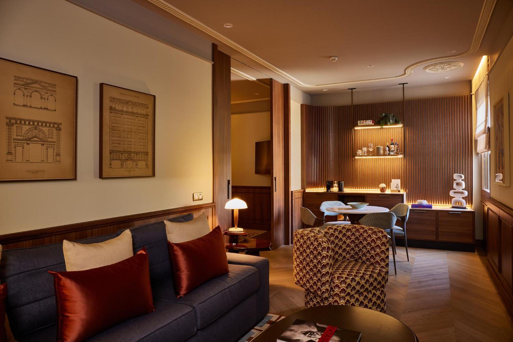 Grand Hotel Central, Small Luxury Hotels Barcelona Luaran gambar A suite at the hotel