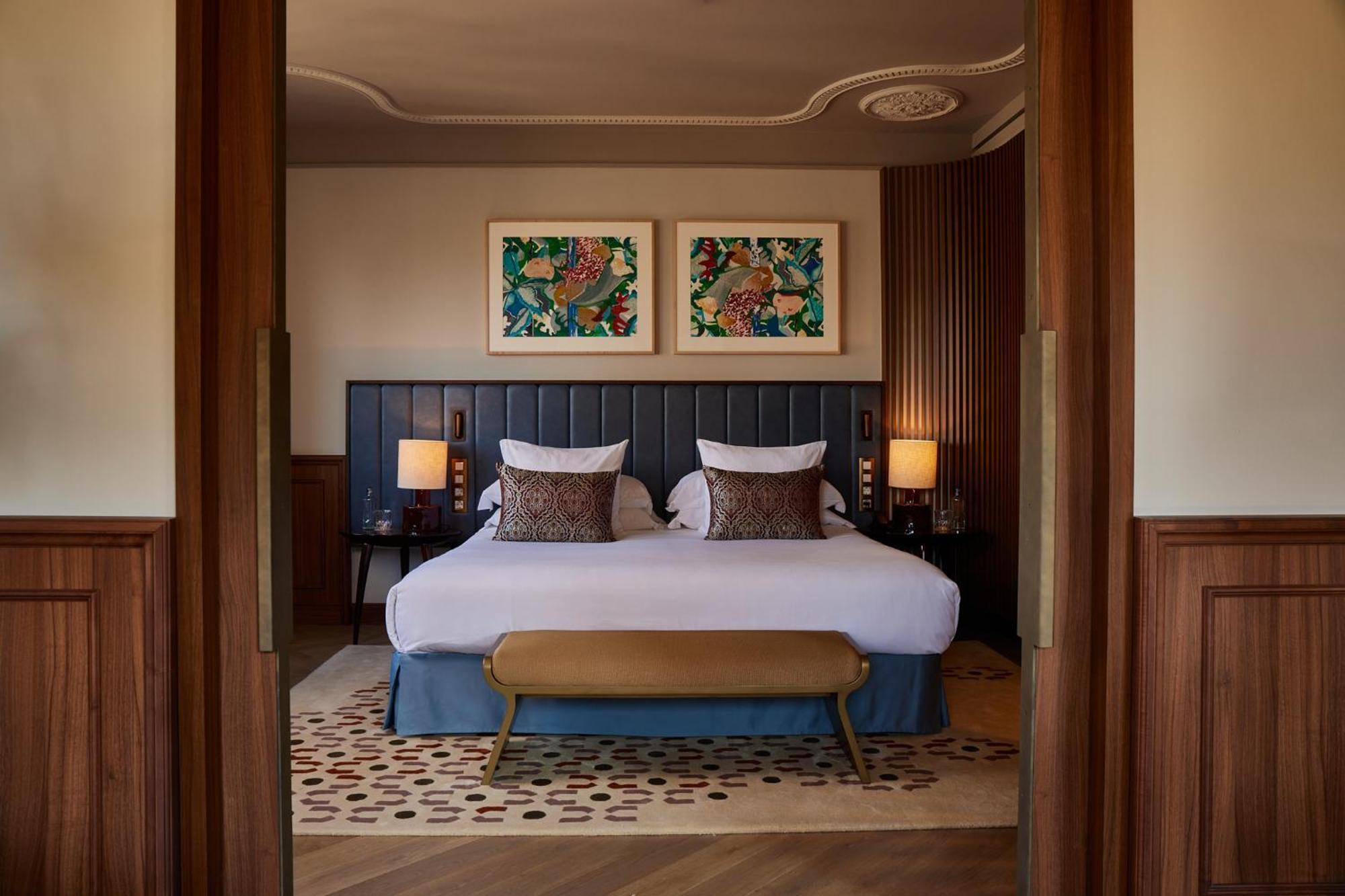 Grand Hotel Central, Small Luxury Hotels Barcelona Luaran gambar A bedroom at the hotel