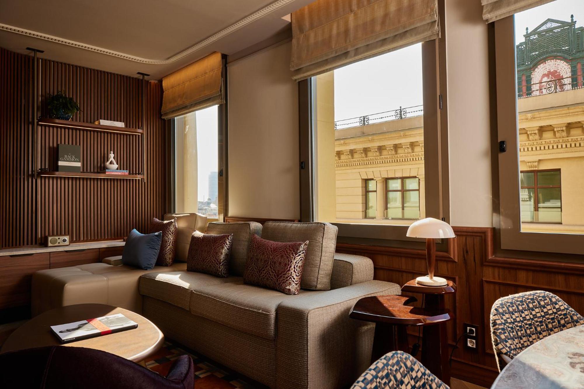 Grand Hotel Central, Small Luxury Hotels Barcelona Luaran gambar A suite at the Mandarin Oriental, Athens