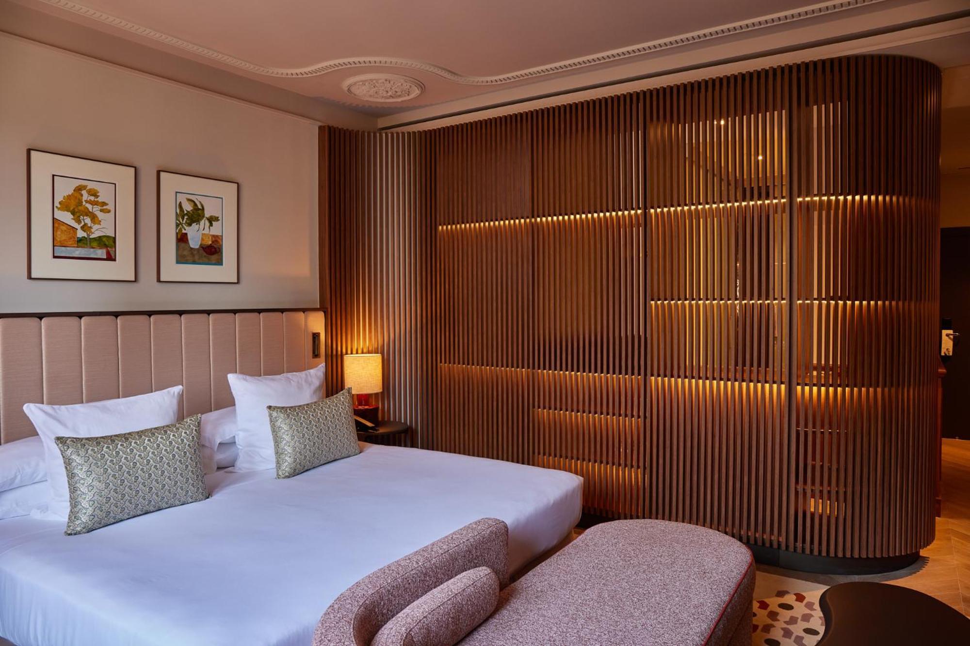 Grand Hotel Central, Small Luxury Hotels Barcelona Luaran gambar A room at the hotel