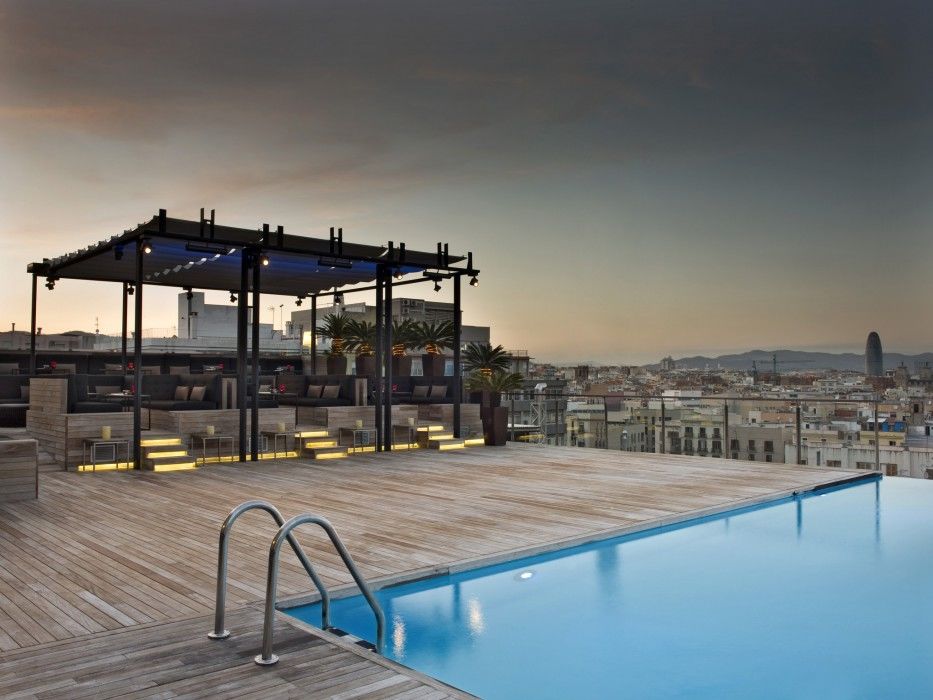Grand Hotel Central, Small Luxury Hotels Barcelona Luaran gambar The rooftop pool at the Hotel Arts