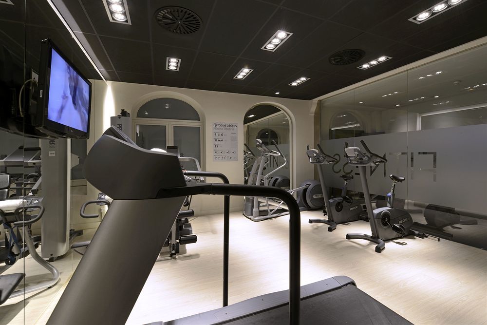 Grand Hotel Central, Small Luxury Hotels Barcelona Luaran gambar The gym at the hotel