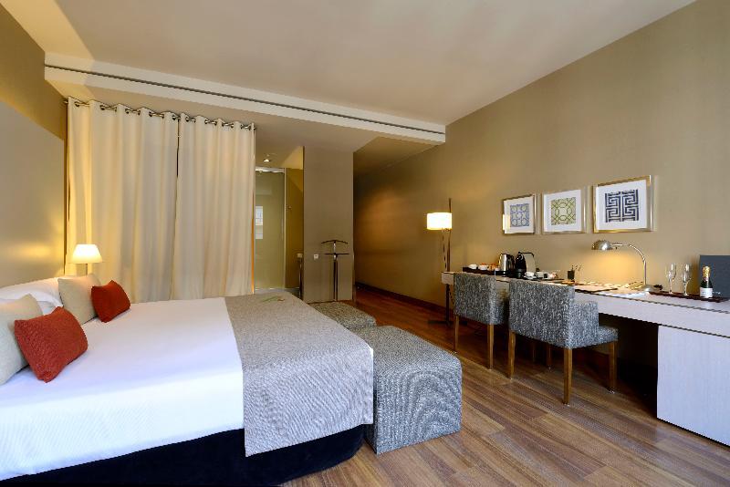 Grand Hotel Central, Small Luxury Hotels Barcelona Luaran gambar A room at the hotel